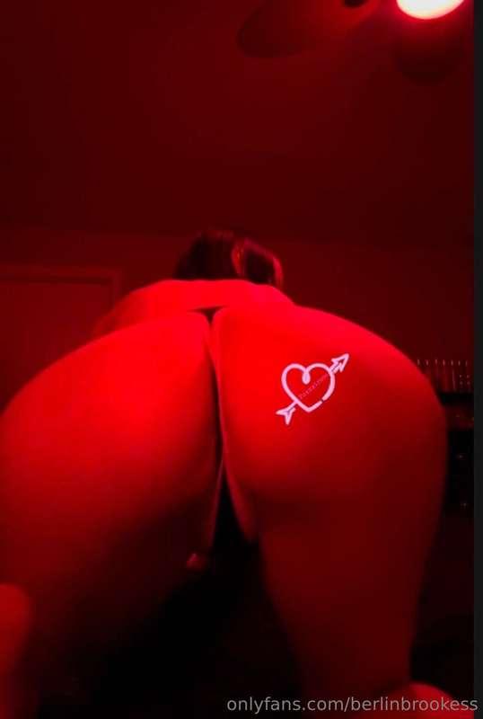 💖She is a pierced, tatted, e - girl, vixen, and size queen a..