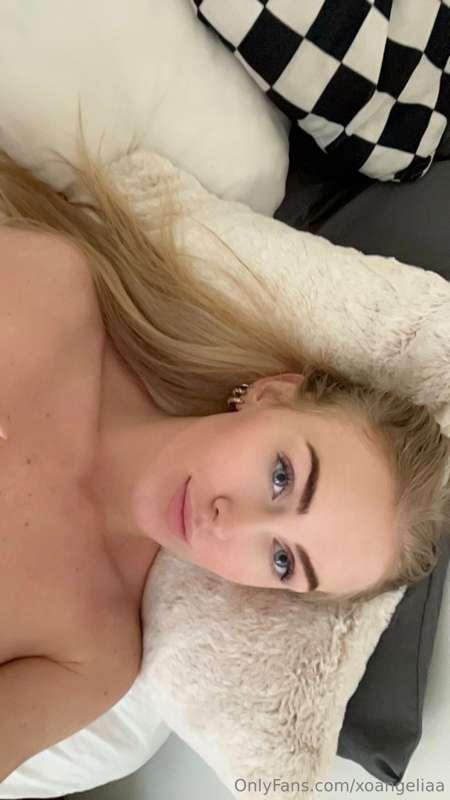 let's keep it simple but kinda naughty 😻👅