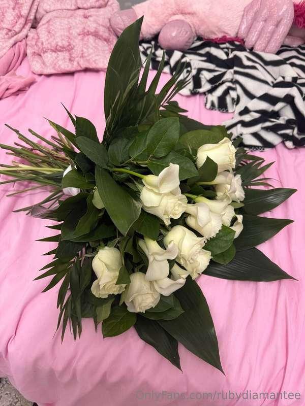 These are the most beautiful flowers 🤍 I fell in love with t..