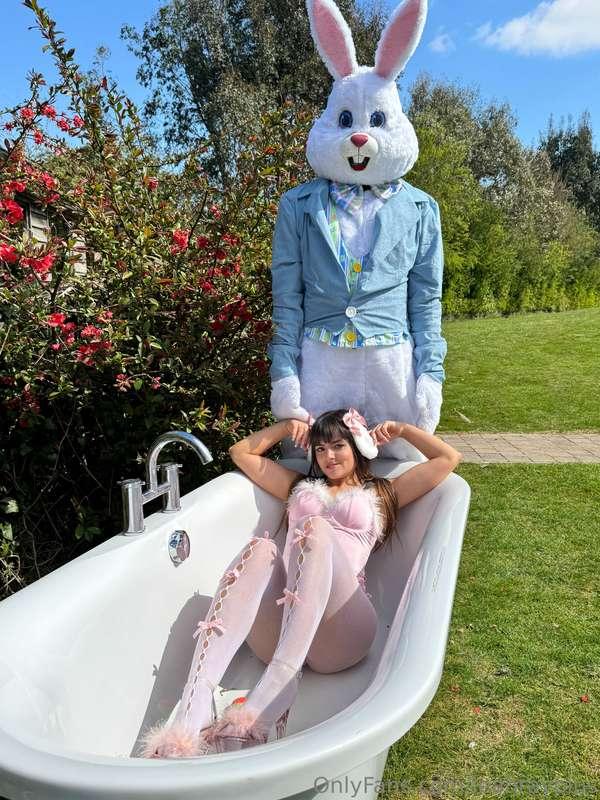 Swipeee for a surprise 🍒👀