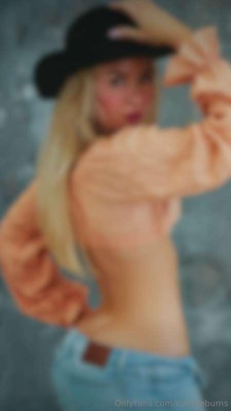 Cowgirl like me 🤠 ready to see my moves? 🤭