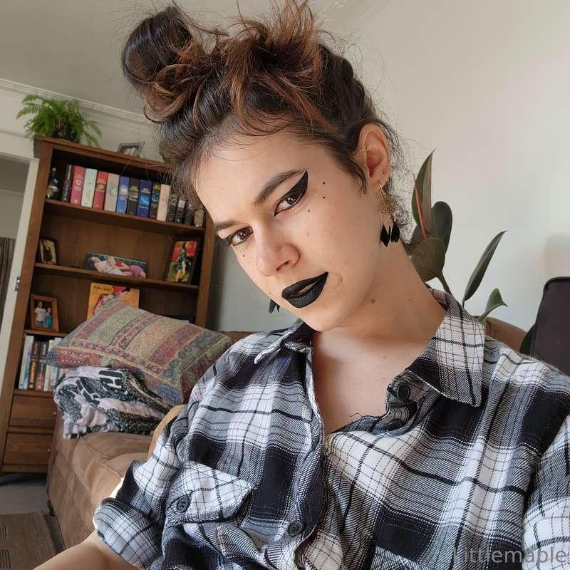 I should do some more picture sets in black liptstick hehe