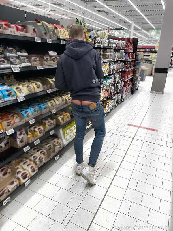 🍑 Who wants to go to the supermarket with me 💦😈😏💪🏼