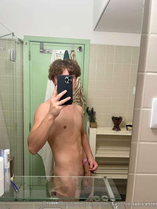 bathroom pic on holiday ;)