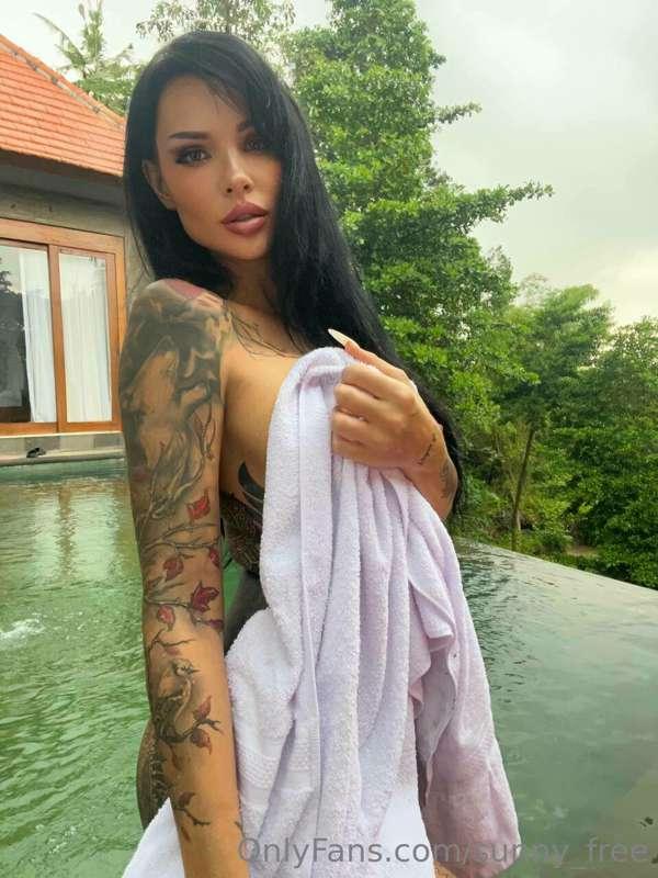How you like it? Want to have a pool time with me?😉😊