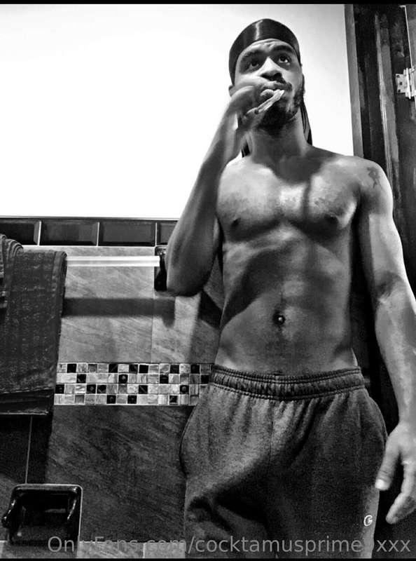 You looking at me or this bulge while i brush my teeth. You ..