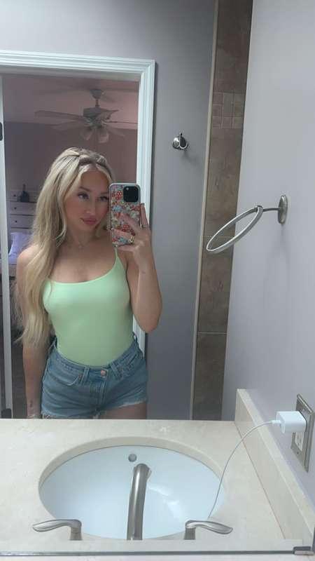 Like this color on me? 😍