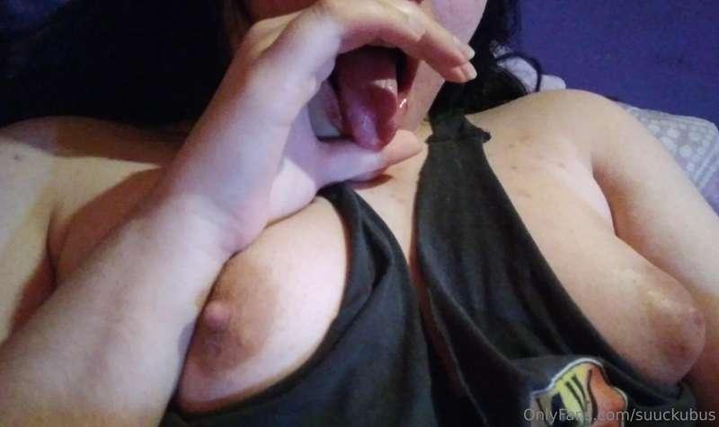 do you like mommy's tongue? 👅👅👅