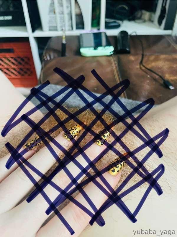uncensor the photo? 👀 