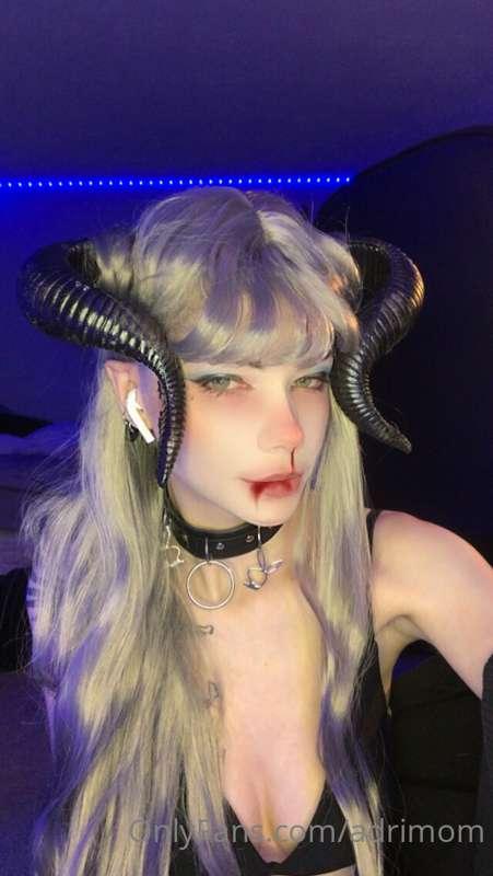 Succubus set 💕 lots of Titty! 
Also preparing a back 💦 video..