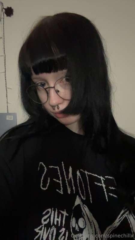 do u go feral for girls with glasses? :p