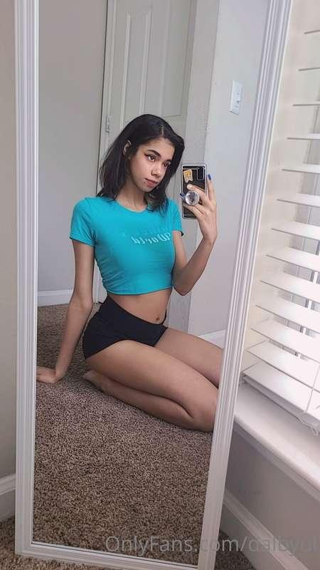 Shinee World 💙💚

I need to buy more lingerie 😩 I can't wait ..