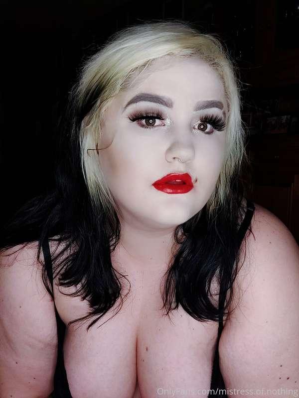 Did my make up all pretty for you baby
Tip if you want a pri..