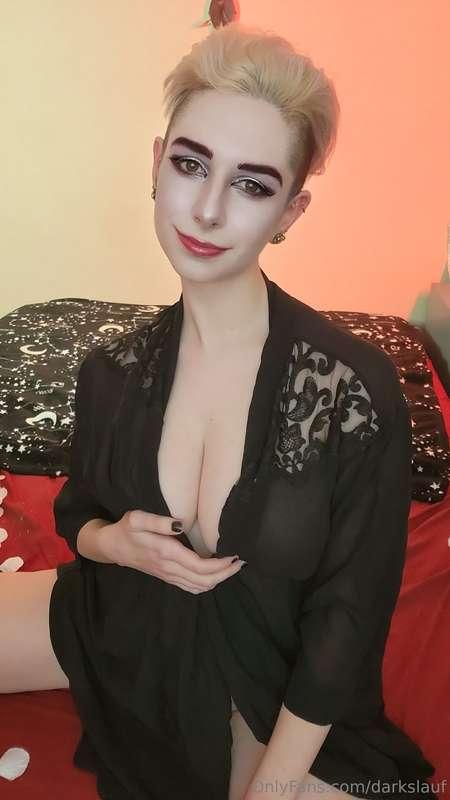 New casual set on @darkslaufunlocked 🔓🤫 subscribe and get 3 ..