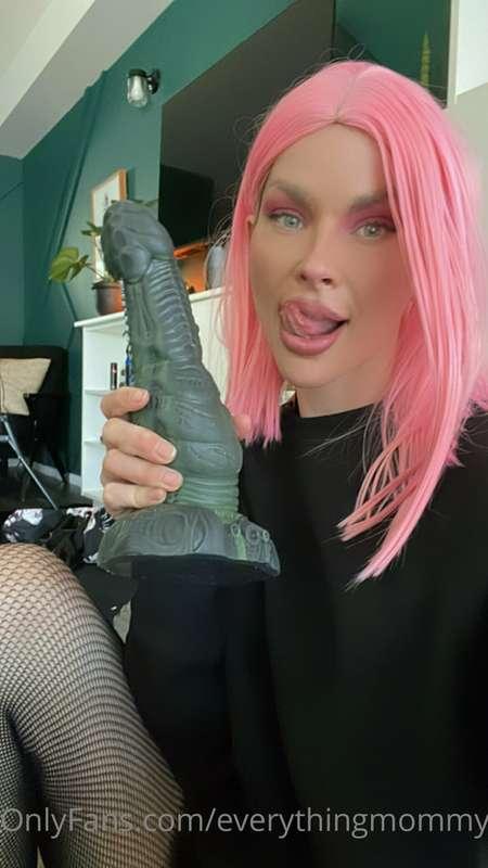 Be the first fan to tip $20 and unlock exclusive access to m..