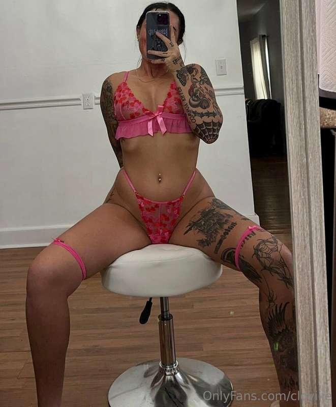 Got my Valentine’s Day outfit a little early 🤭💞 Which pic is..