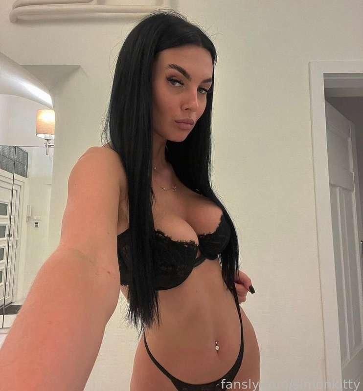 What do you like most about me? 🖤

#naked #nude #brunette #fyp #custom #ad #bigtits #horny #bigass #newmodel 