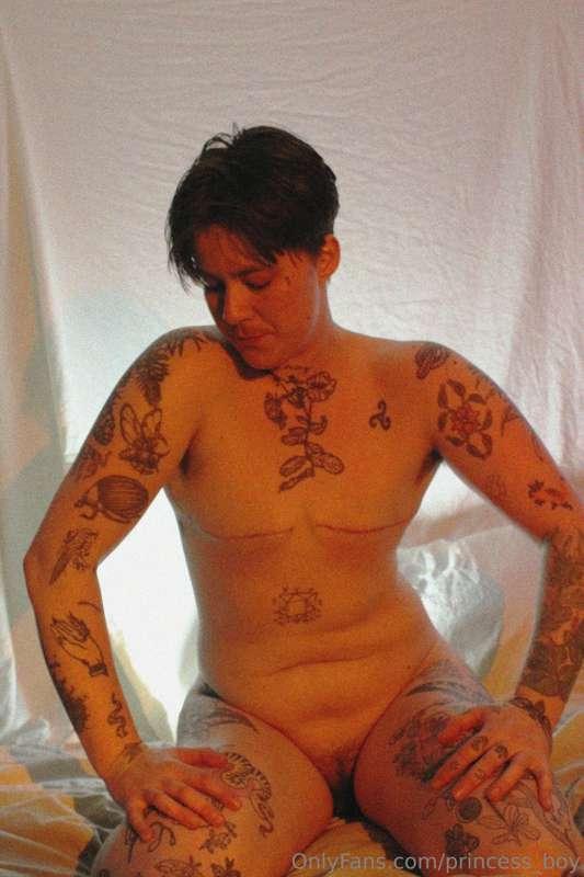 Experimenting with ~self portraiture~! The pics of my holes,..