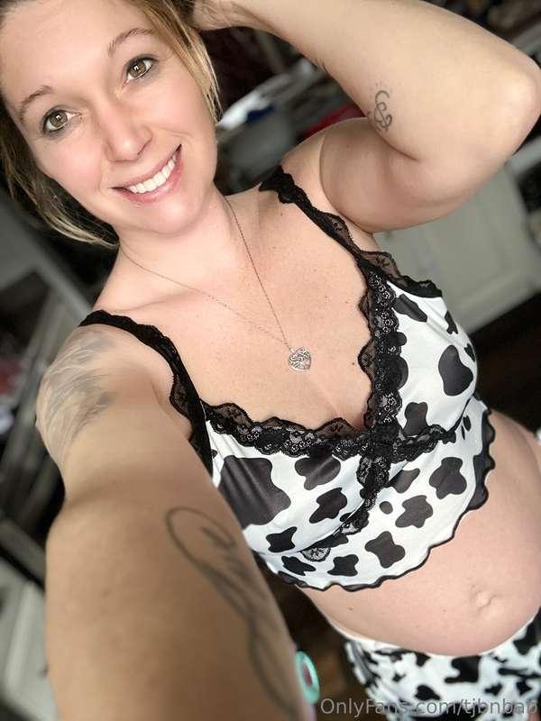 Omg you guys!
My mama moo moo pajamas sets came in!
So excit..