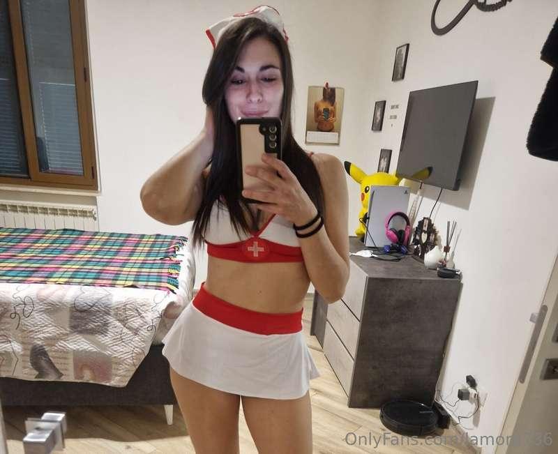 NUOVE FOTO !!Vuoi vedere le altre foto da infermiera?🥰🥰 vien..