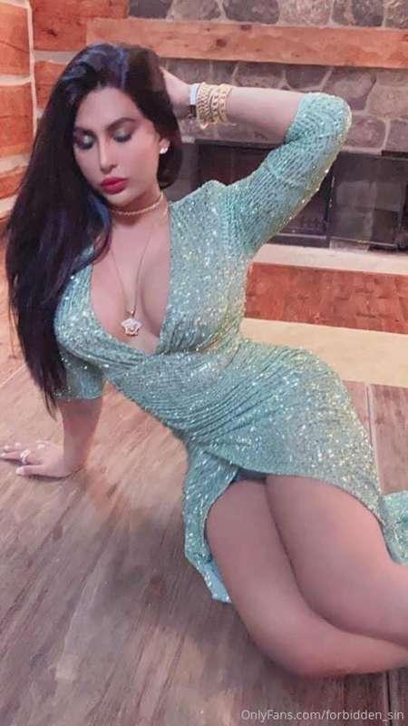 Babe, I have a wet surprise for you later, Video call me😈 I ..
