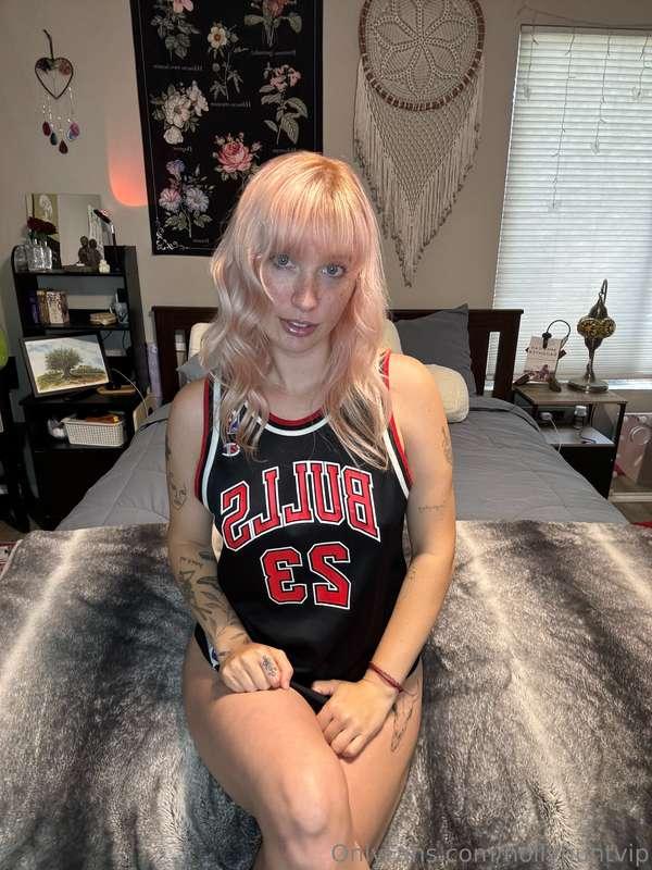 You NEED to check out @willowsecretvip - an LA singer with t..