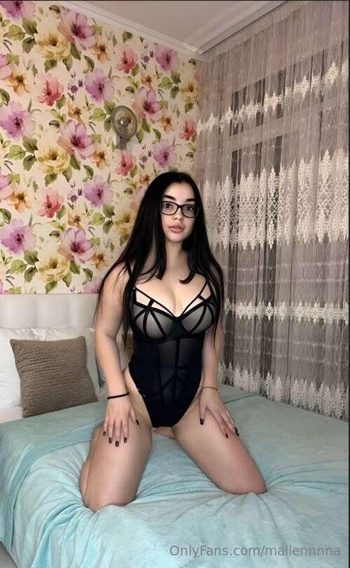 Stunning babe @frombellawithlove  wants to show daddy how we..