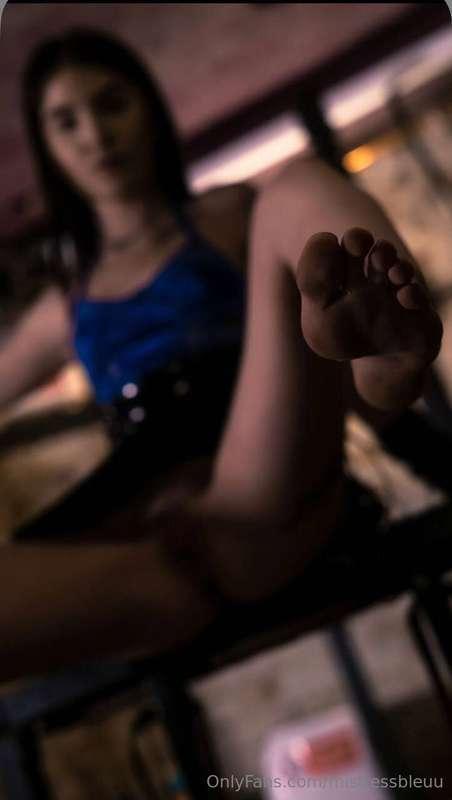 My soles are dirty, clean them...