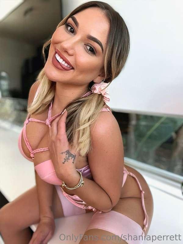 Would you like to come home to me? 👅💦