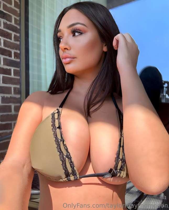 Her PREMIUM has been set to FREE! 😳 @sophiekent shes so hott..