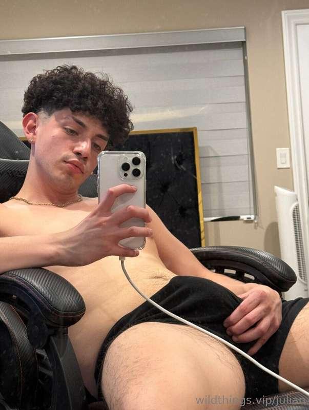 DM me “👀🍆” on my VIP page @julianbarbozaVIP for a surprise i..