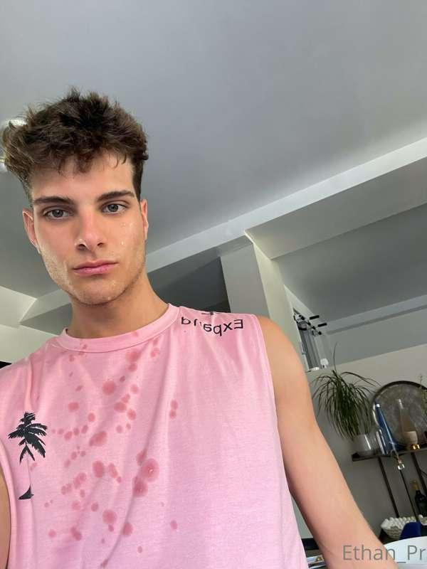 I came on my own face again! 💦😜 Swipe to see how it happened..