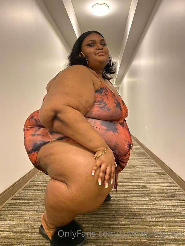 Ass so big like the sun