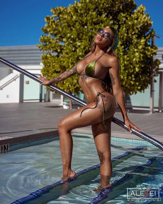 HAPPY NEW YEAR! 🥰 Starting 2025 wet, wild, and oh so ready f..