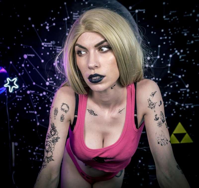 Tattooed Gf Gives You a Kiss  ~