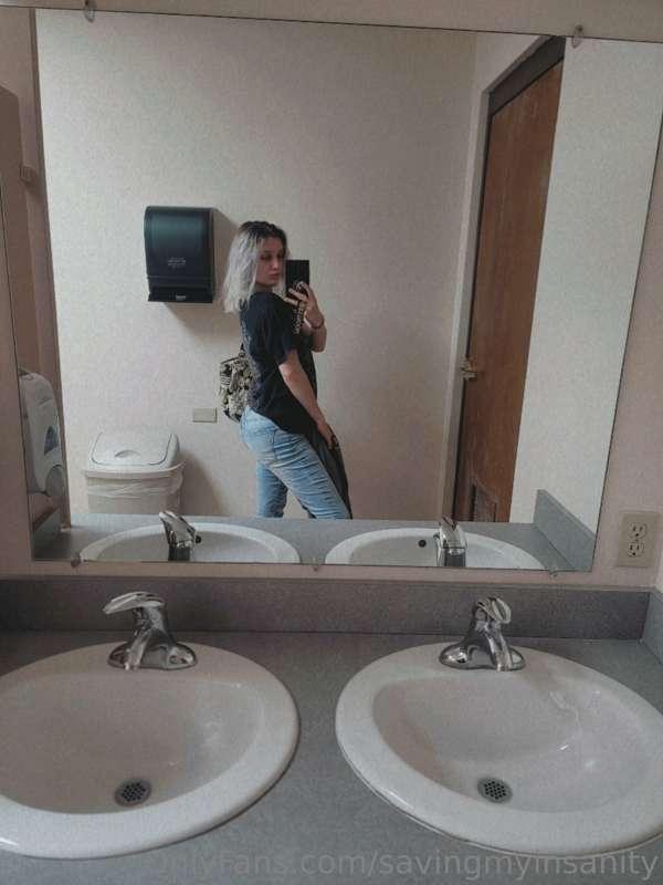 Jeans and black T♡ No makeup♡ Hot as fuck outside♡