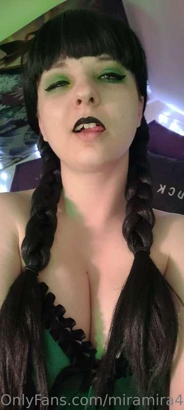 Do you think I look good in green? 💚