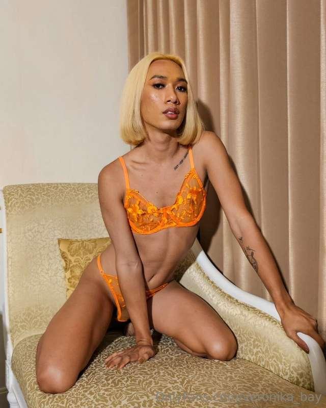 I'm the girl you dream of at night. 😘