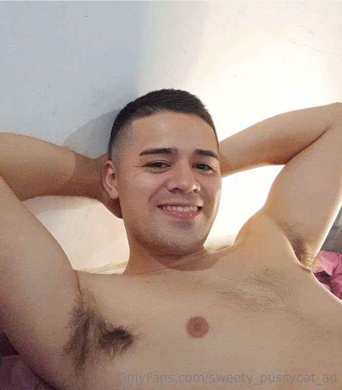 😮I can't believe my friend joined onlyfans!!! 😱😱This is my b..