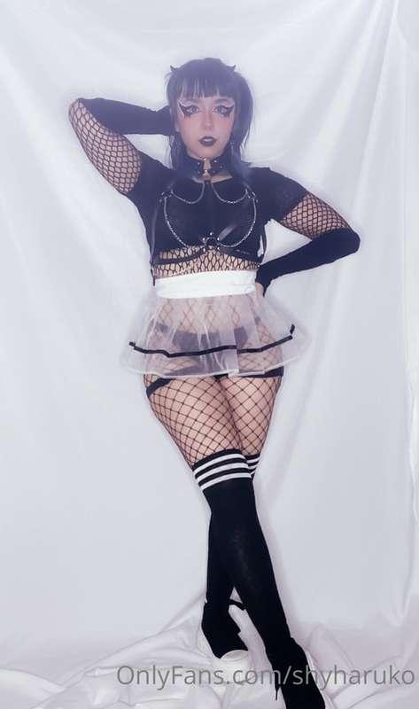 Do you like my skirt?? 🥺