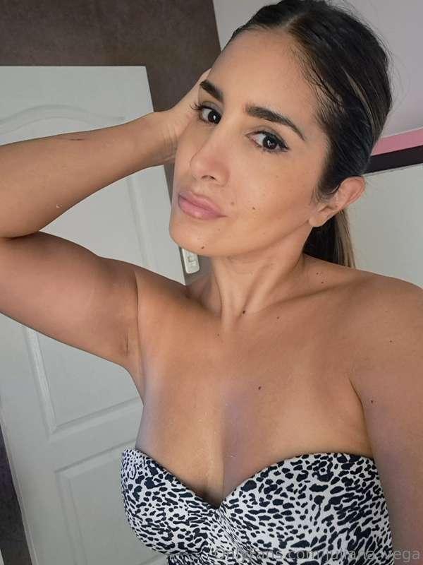It is very hot in my care, is it noticeable?🥵🔥