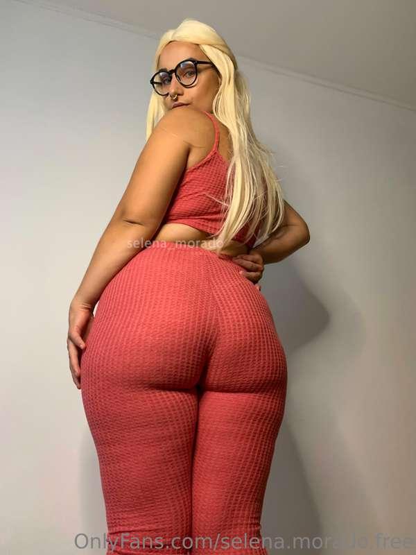 I'm almost all ass 🥵🍑