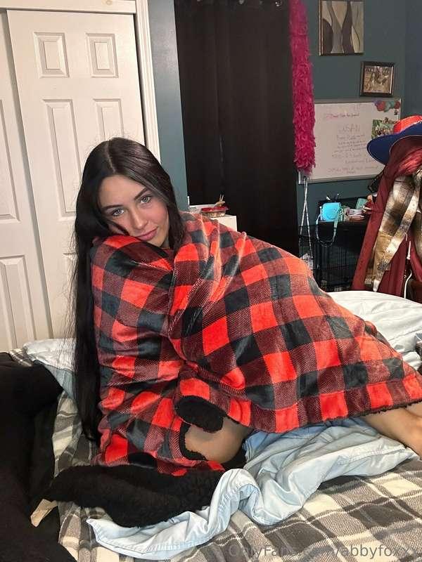 come snuggle 🥰