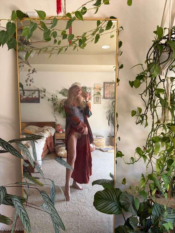 I really love showing off my pussy in these flowy pants. Jus..