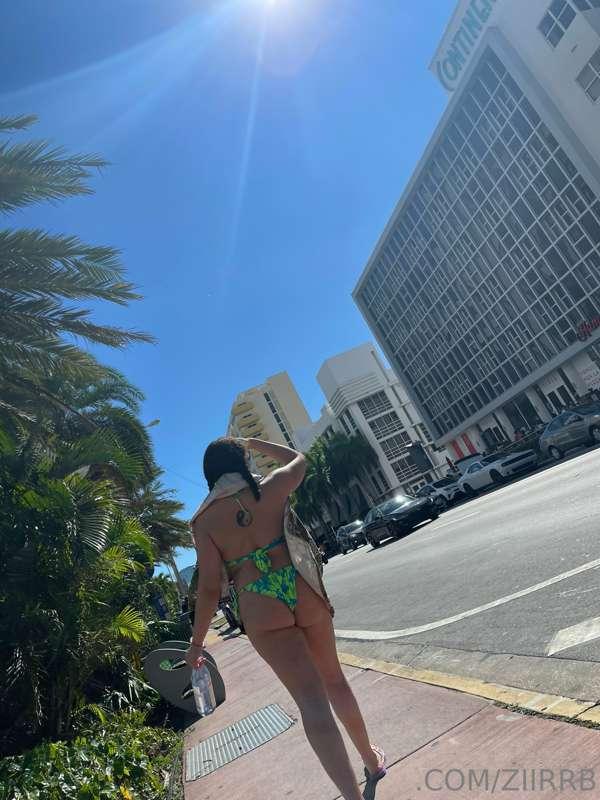this city is hot as hell 🥵