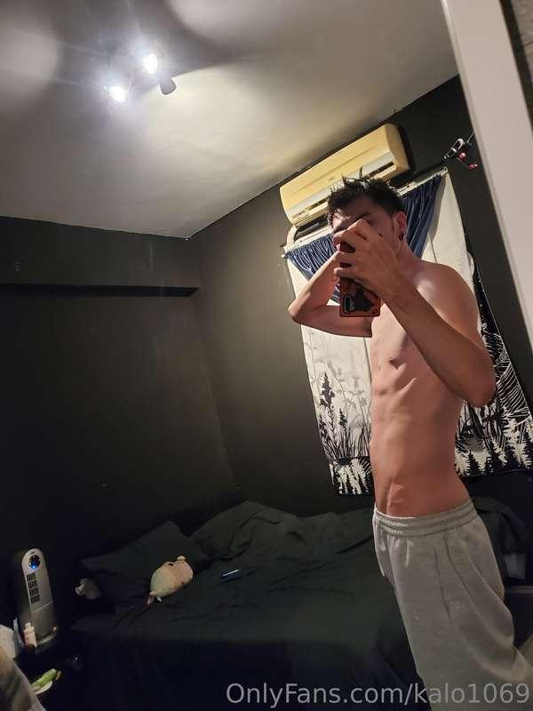 好難得晚上下雨  心裡煩悶 一堆故事只能自己消化 可以跟我一起喝酒嗎？