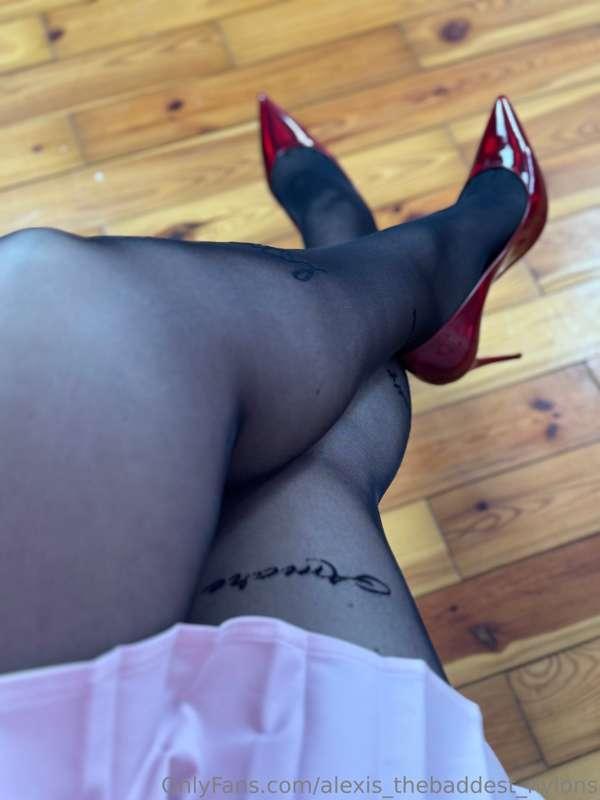 alexis_thebaddest_nylons image #0