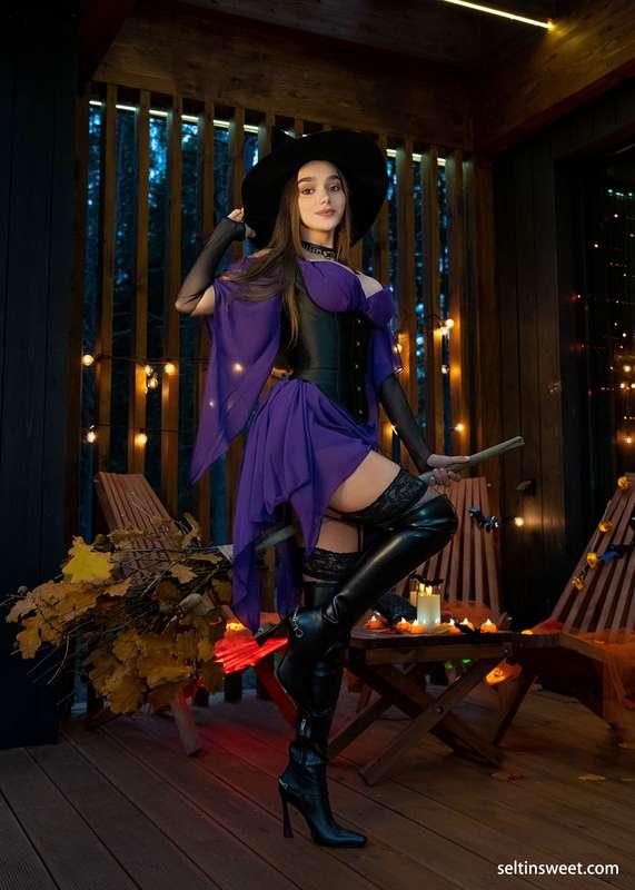 The witch's story starts with her first spell🧙🏻‍♀️✨