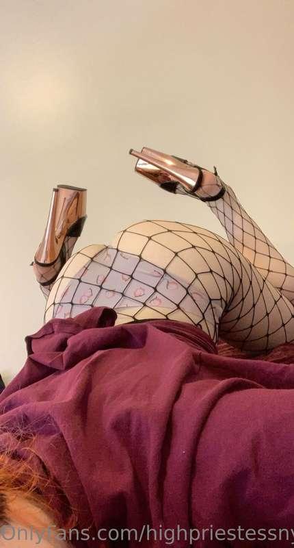 Nothing below six inches 😈🥵 Tips are always appreciated, req..