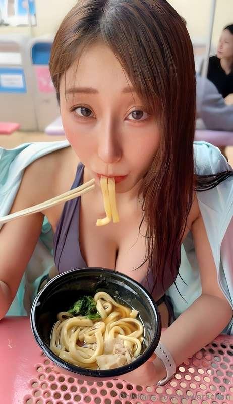 I really like Japanese noodles 🤤 What is your favorite Japan..